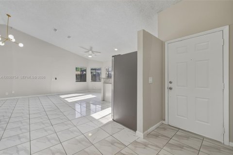 Villa ou maison à vendre à North Lauderdale, Floride: 3 chambres, 133.41 m2 № 2245978 - photo 9
