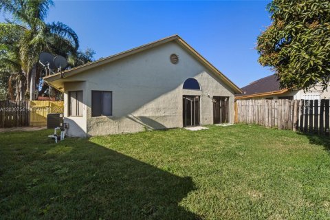 Villa ou maison à vendre à North Lauderdale, Floride: 3 chambres, 133.41 m2 № 2245978 - photo 4