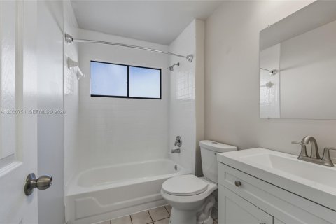 Villa ou maison à vendre à North Lauderdale, Floride: 3 chambres, 133.41 m2 № 2245978 - photo 26