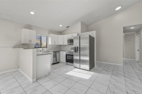 Villa ou maison à vendre à North Lauderdale, Floride: 3 chambres, 133.41 m2 № 2245978 - photo 13