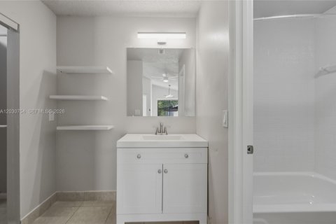 Villa ou maison à vendre à North Lauderdale, Floride: 3 chambres, 133.41 m2 № 2245978 - photo 21