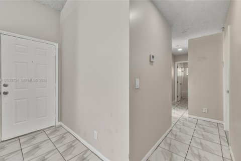 Villa ou maison à vendre à North Lauderdale, Floride: 3 chambres, 133.41 m2 № 2245978 - photo 8