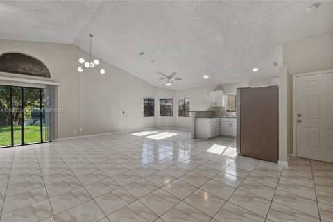 Villa ou maison à vendre à North Lauderdale, Floride: 3 chambres, 133.41 m2 № 2245978 - photo 12