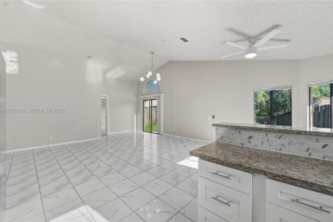 Villa ou maison à vendre à North Lauderdale, Floride: 3 chambres, 133.41 m2 № 2245978 - photo 15