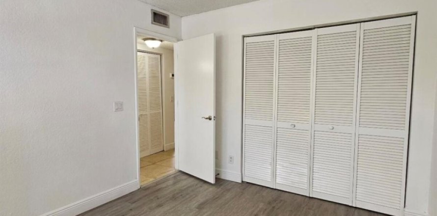 Condominio en West Palm Beach, Florida, 2 dormitorios № 1208076