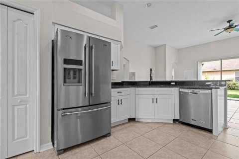 Villa ou maison à louer à Riverview, Floride: 4 chambres, 215.63 m2 № 1826615 - photo 6