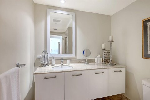 Condo in Sarasota, Florida, 2 bedrooms  № 1552513 - photo 24