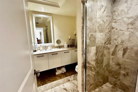 Condominio en alquiler en Sarasota, Florida, 2 dormitorios, 108.23 m2 № 1552513 - foto 11