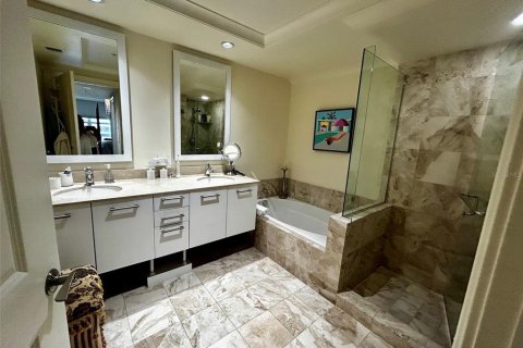 Condominio en alquiler en Sarasota, Florida, 2 dormitorios, 108.23 m2 № 1552513 - foto 8