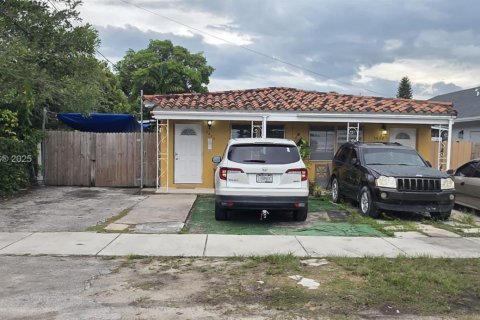 Commercial property in Miami, Florida 108.7 sq.m. № 2089224