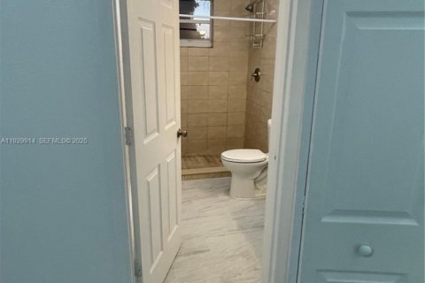 Propiedad comercial en alquiler en Miami Gardens, Florida, 1 dormitorio, 106.28 m2 № 1988855 - foto 9