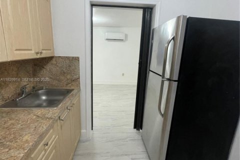 Propiedad comercial en alquiler en Miami Gardens, Florida, 1 dormitorio, 106.28 m2 № 1988855 - foto 6