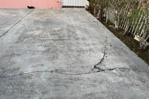 Propiedad comercial en alquiler en Miami Gardens, Florida, 1 dormitorio, 106.28 m2 № 1988855 - foto 3