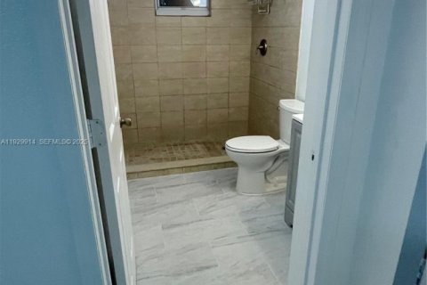 Propiedad comercial en alquiler en Miami Gardens, Florida, 1 dormitorio, 106.28 m2 № 1988855 - foto 10