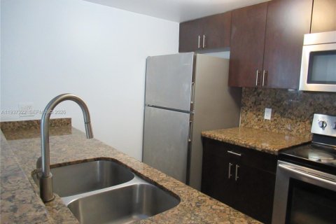 Copropriété à louer à Doral, Floride: 2 chambres, 92.16 m2 № 1995149 - photo 3