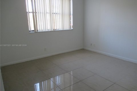 Copropriété à louer à Doral, Floride: 2 chambres, 92.16 m2 № 1995149 - photo 6