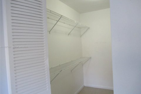 Copropriété à louer à Doral, Floride: 2 chambres, 92.16 m2 № 1995149 - photo 9