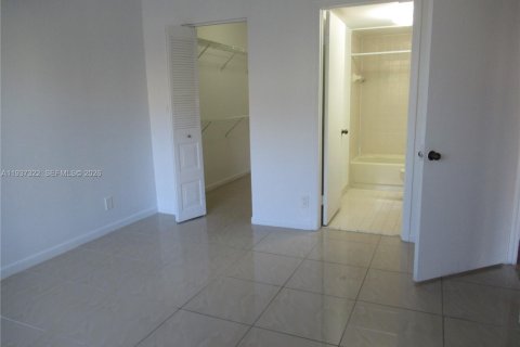 Copropriété à louer à Doral, Floride: 2 chambres, 92.16 m2 № 1995149 - photo 8