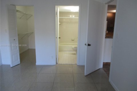 Copropriété à louer à Doral, Floride: 2 chambres, 92.16 m2 № 1995149 - photo 7