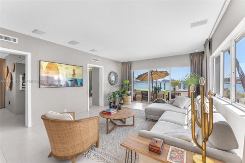 Apartment in Miami Beach, Florida 2 bedrooms, 99.87 sq.m. № 2052347 - photo 3