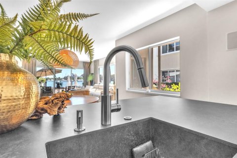 Apartment in Miami Beach, Florida 2 bedrooms, 99.87 sq.m. № 2052347 - photo 17