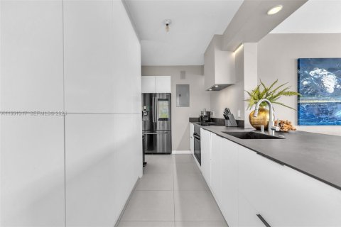 Apartment in Miami Beach, Florida 2 bedrooms, 99.87 sq.m. № 2052347 - photo 12