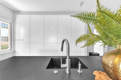 Apartment in Miami Beach, Florida 2 bedrooms, 99.87 sq.m. № 2052347 - photo 14