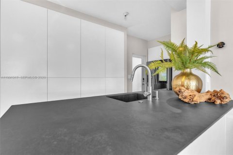 Apartment in Miami Beach, Florida 2 bedrooms, 99.87 sq.m. № 2052347 - photo 13