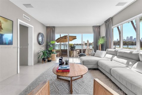 Apartment in Miami Beach, Florida 2 bedrooms, 99.87 sq.m. № 2052347 - photo 4