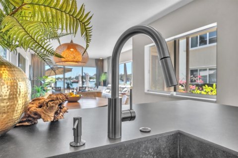 Apartment in Miami Beach, Florida 2 bedrooms, 99.87 sq.m. № 2052347 - photo 18