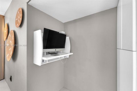 Apartment in Miami Beach, Florida 2 bedrooms, 99.87 sq.m. № 2052347 - photo 25