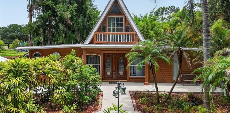 House in Eustis, Florida 3 bedrooms, 167.78 sq.m. № 2234440