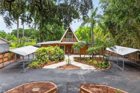 House in Eustis, Florida 3 bedrooms, 167.78 sq.m. № 2234440 - photo 6