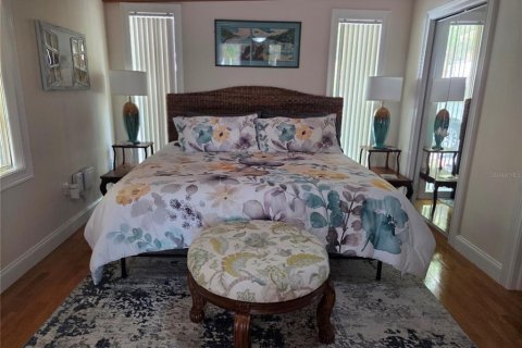 House in Eustis, Florida 3 bedrooms, 167.78 sq.m. № 2234440 - photo 15