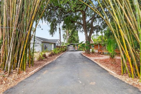 House in Eustis, Florida 3 bedrooms, 167.78 sq.m. № 2234440 - photo 4