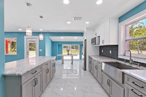 House in Ruskin, Florida 5 bedrooms, 172.89 sq.m. № 2322438 - photo 6