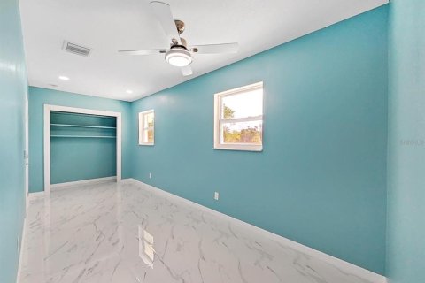 House in Ruskin, Florida 5 bedrooms, 172.89 sq.m. № 2322438 - photo 13