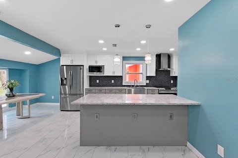 House in Ruskin, Florida 5 bedrooms, 172.89 sq.m. № 2322438 - photo 8