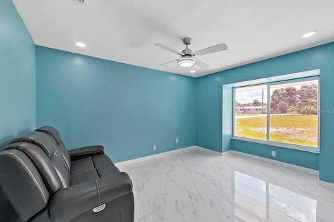 House in Ruskin, Florida 5 bedrooms, 172.89 sq.m. № 2322438 - photo 16