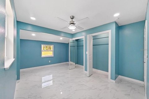 House in Ruskin, Florida 5 bedrooms, 172.89 sq.m. № 2322438 - photo 11