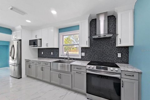 House in Ruskin, Florida 5 bedrooms, 172.89 sq.m. № 2322438 - photo 5
