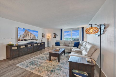 Condo in Hollywood, Florida, 1 bedroom  № 1696292 - photo 12