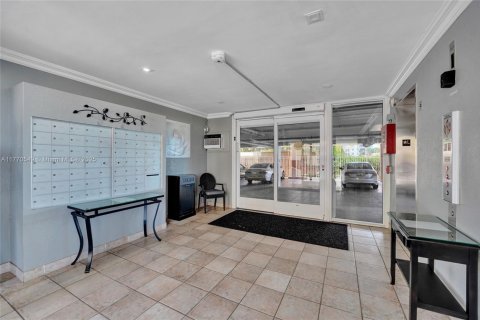 Condo in Hollywood, Florida, 1 bedroom  № 1696292 - photo 30