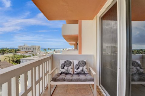 Condo in Hollywood, Florida, 1 bedroom  № 1696292 - photo 5