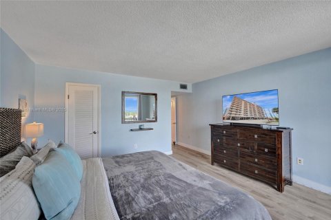 Condo in Hollywood, Florida, 1 bedroom  № 1696292 - photo 20