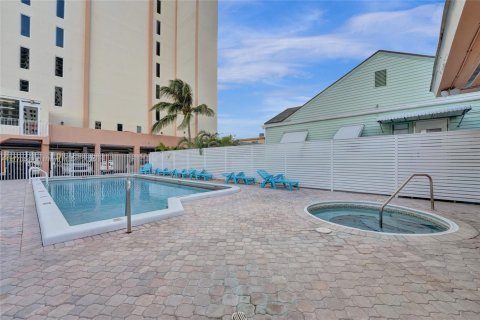 Condo in Hollywood, Florida, 1 bedroom  № 1696292 - photo 25