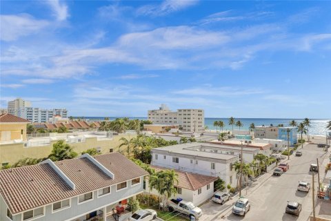 Condo in Hollywood, Florida, 1 bedroom  № 1696292 - photo 4