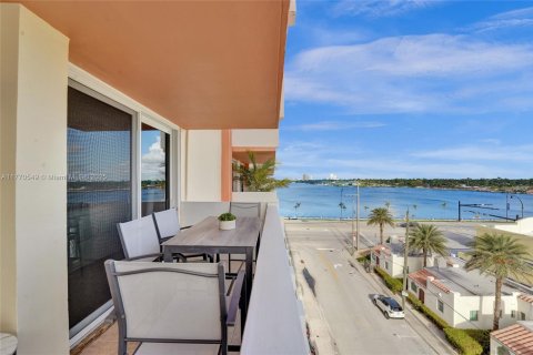 Condo in Hollywood, Florida, 1 bedroom  № 1696292 - photo 7