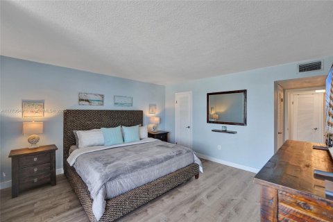 Condo in Hollywood, Florida, 1 bedroom  № 1696292 - photo 19