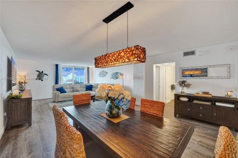 Condo in Hollywood, Florida, 1 bedroom  № 1696292 - photo 10